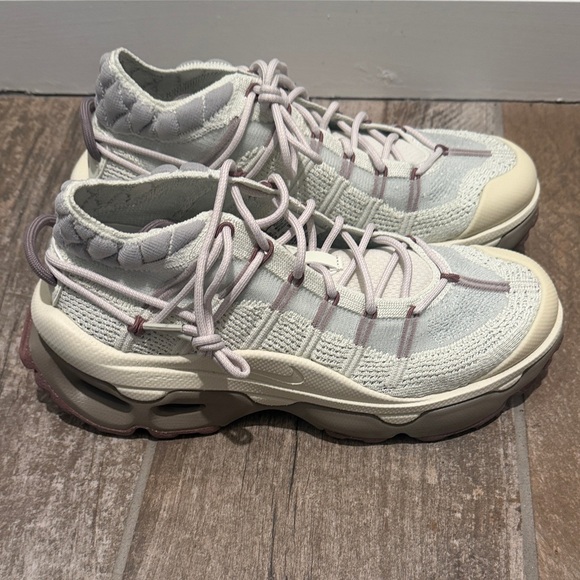 Nike Women's Cream and Light Gray Athletic Shoes - Picture 4 of 6